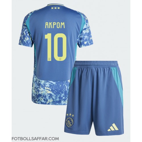 Ajax Chuba Akpom #10 Bortadräkt Barn 2024-25 Kortärmad (+ Korta byxor)